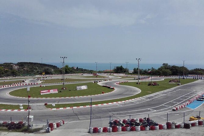 15 Min Of Go Karting - Choosing Your Kart: 9 hp, 18 hp, 28 hp, and Double TB