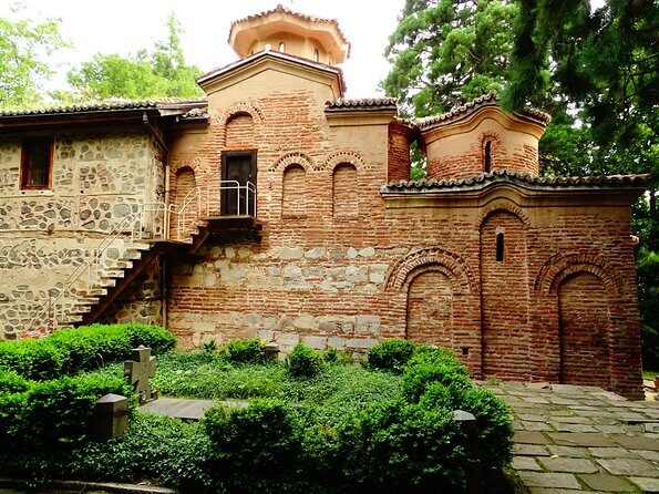 Bulgaria and Serbia in One Day from Sofia - Food and tea in Serbia: where the day can turn social