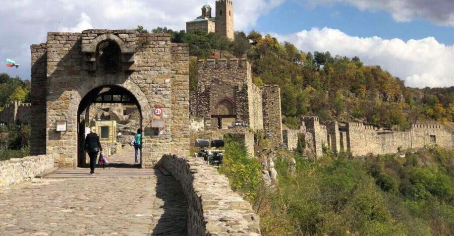 Day Trip to Bulgaria and Veliko Tarnovo from Bucharest - Veliko Tarnovo: Tsarevets Views and Medieval Streets
