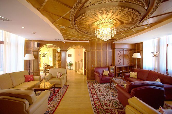 Edoardo Miroglio Private Boutique Winery Tour - Getting there: meeting at Soli Invicto and optional hotel transfers