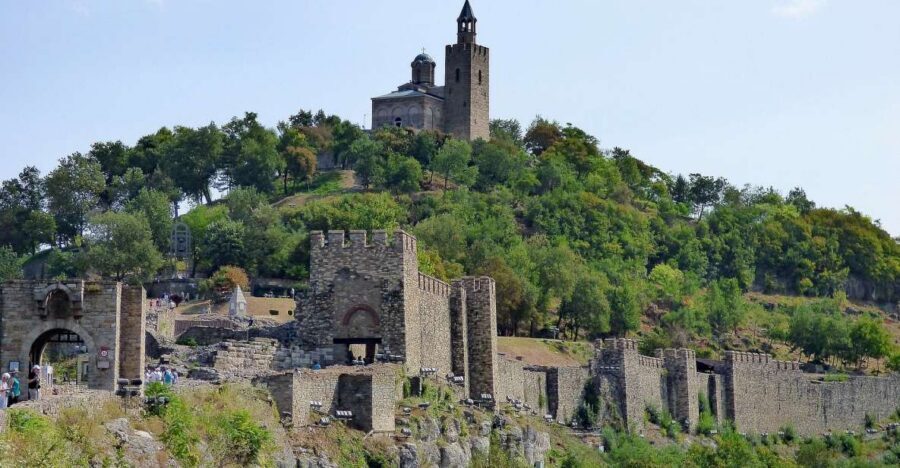 From Bucharest: Day Trip to Medieval Marvels of Bulgaria - Tsarevets Fortress: Why This Hilltop Changed the Power Game