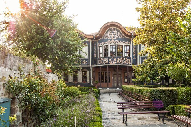 Plovdiv full-day tour in Italian - Plovdiv Old Town on cobbles: what the guided walk is really doing