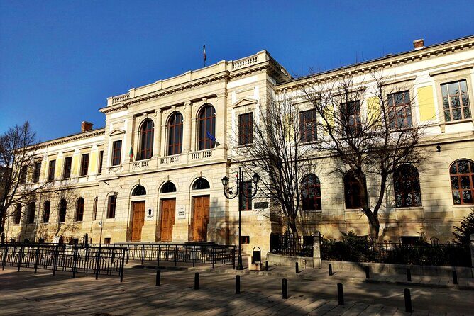 Self-Guided Ruse from Bucharest Tour - Orlova Chuka Cave, Freedom Square, and Sveta Troitsa Cathedral