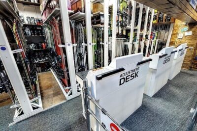 Ski and Snowboard equipment rental in Bansko - The 10:00 AM fitting: the moment that saves your whole day