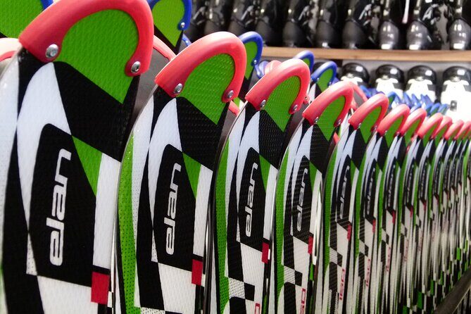 Ski and Snowboard equipment rental in Bansko - Service Quality: Friendly Staff, Helpful Fixes, and One Warning
