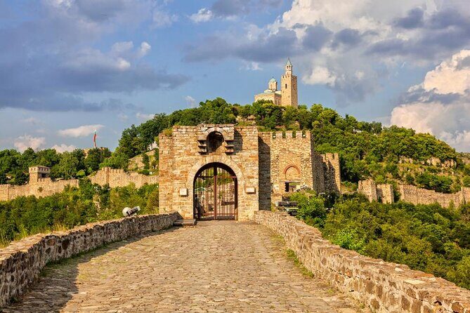 The Ultimate Day Trip to Bulgaria from Bucharest - Basarbovo Monastery: monastery art and a focused 1-hour pause